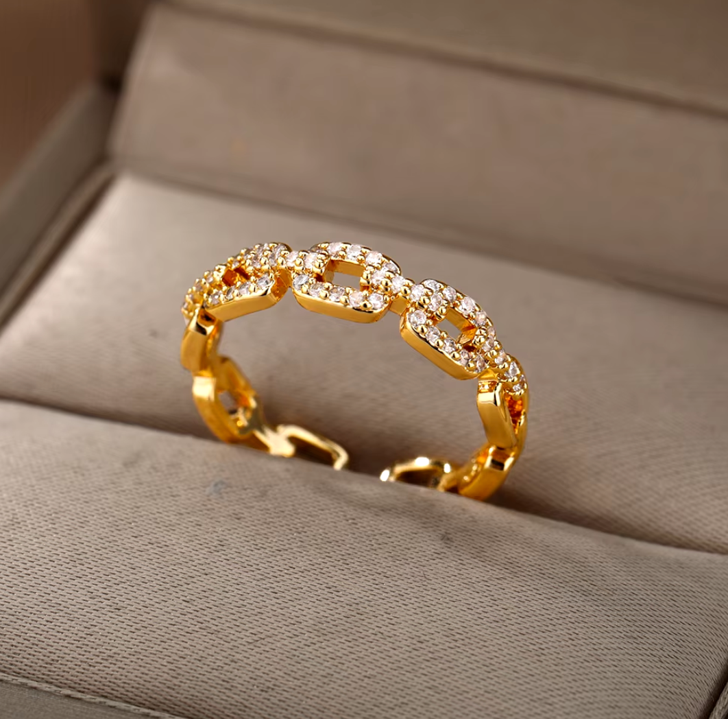 Classic Zircon Twist Chain Ring